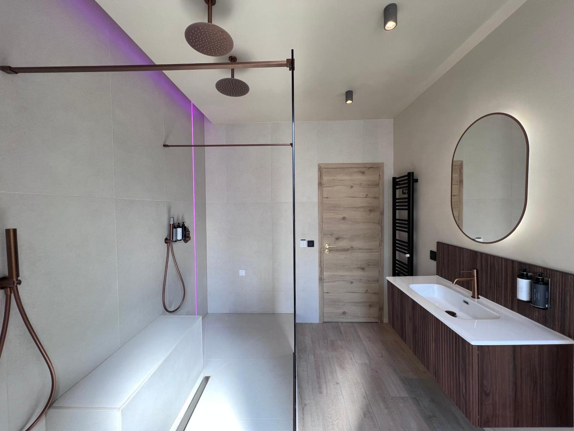 Harmony Room Suite Avec Balneo Angers Exterior photo