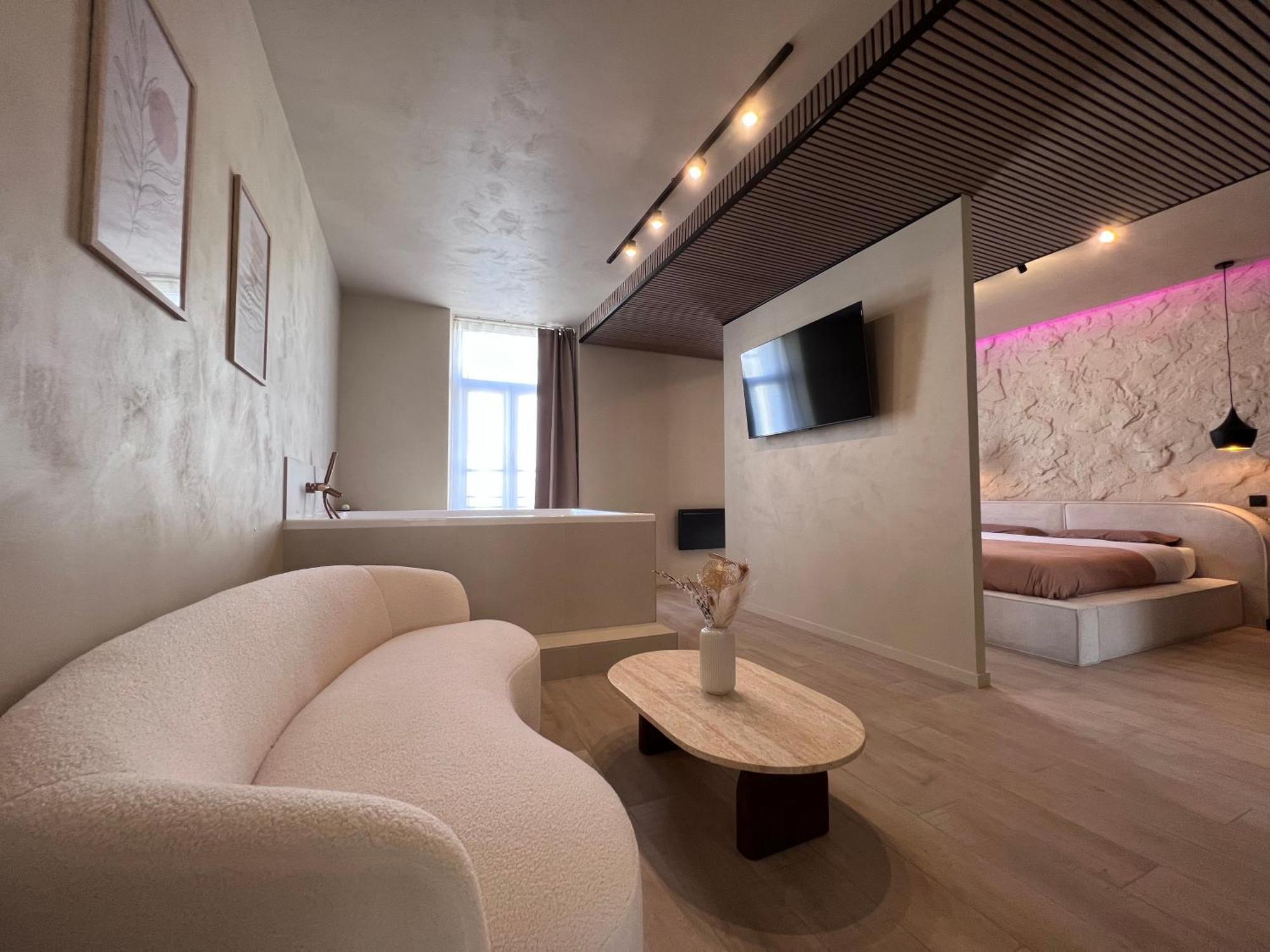 Harmony Room Suite Avec Balneo Angers Exterior photo