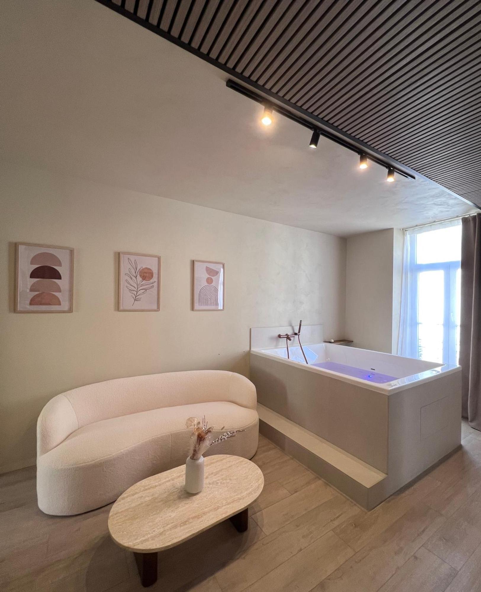Harmony Room Suite Avec Balneo Angers Exterior photo